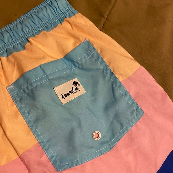 Boardies swim trunks size medium - Picture 6 of 6